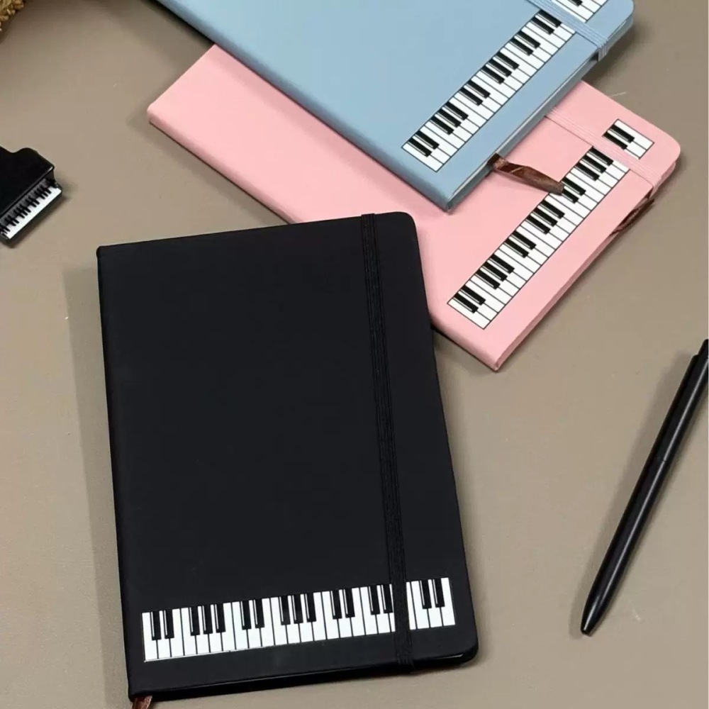 Blank Sheet Music Notebook - Quaderno a Tema Musicale, Diario Stile